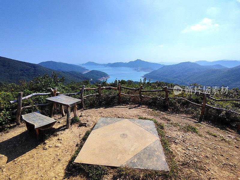 从香港西贡东郊野公园大湛锦鲤俯瞰高岛水塘