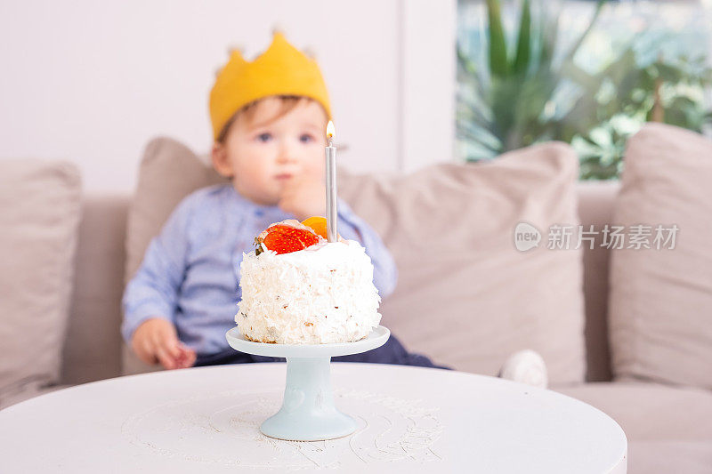 一岁男孩庆祝生日