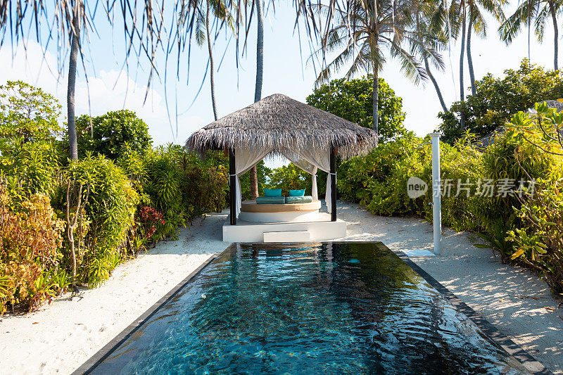 马尔代夫酒店海滩别墅与游泳池热带岛屿度假村