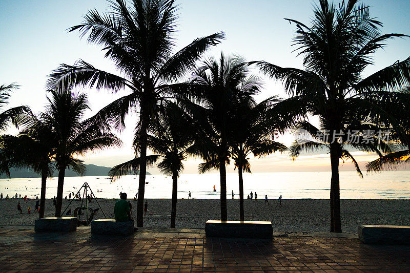 美溪海滩上的日出，岘港市，地球上最迷人的海滩之一