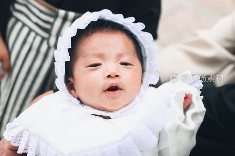 穿和服的日本婴儿