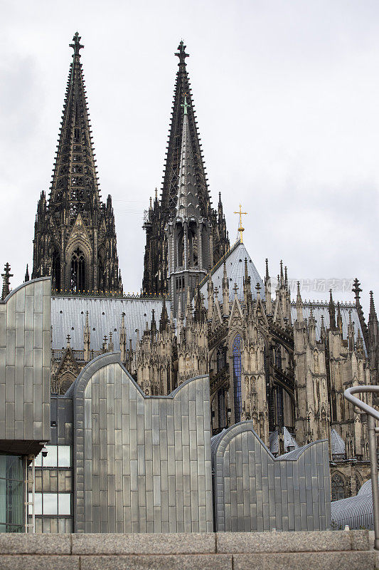 现代建筑风格的科隆大教堂