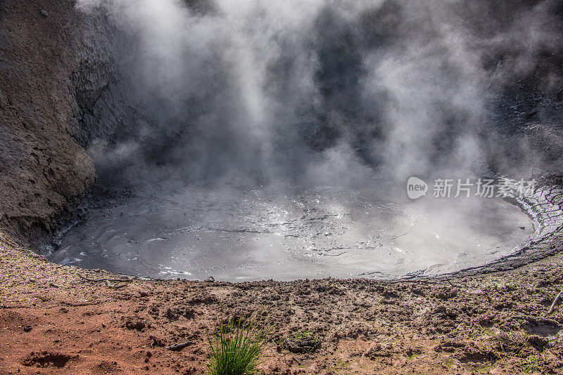 泥火山