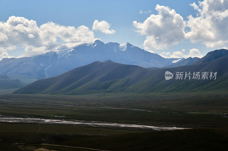 卡拉赛河在山区的河床