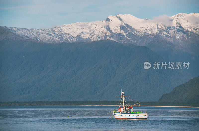 渔船在杰克逊湾，新西兰