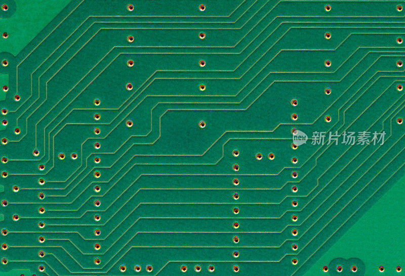 印刷电路板横纹，自然绿色质感电子元件PCB板平铺宏观特写，共面微带和带状，金色引脚，大细节复制空间背景