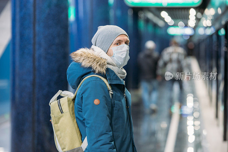 男子戴上防护口罩以预防传染性疾病，以预防流感