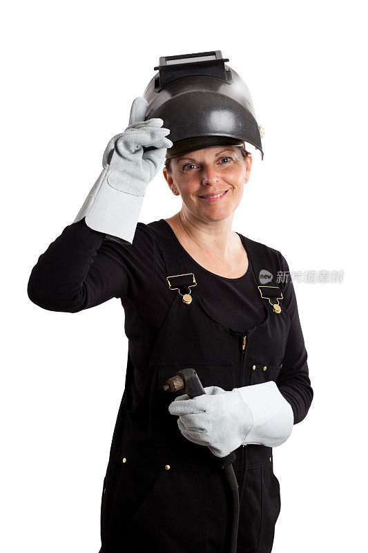 女焊工戴面罩，手持焊枪，背景为白色