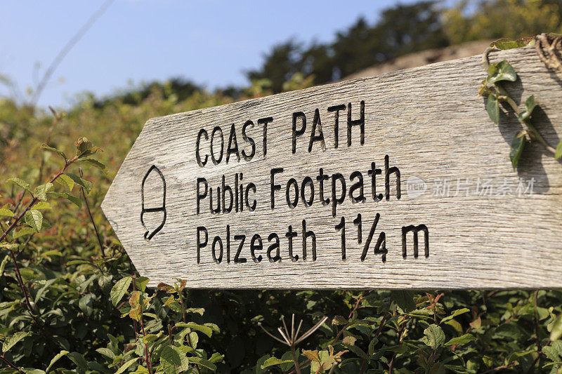 通往Polzeath的海岸路标