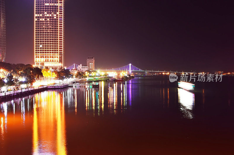 越南岘港宋汉桥夜景