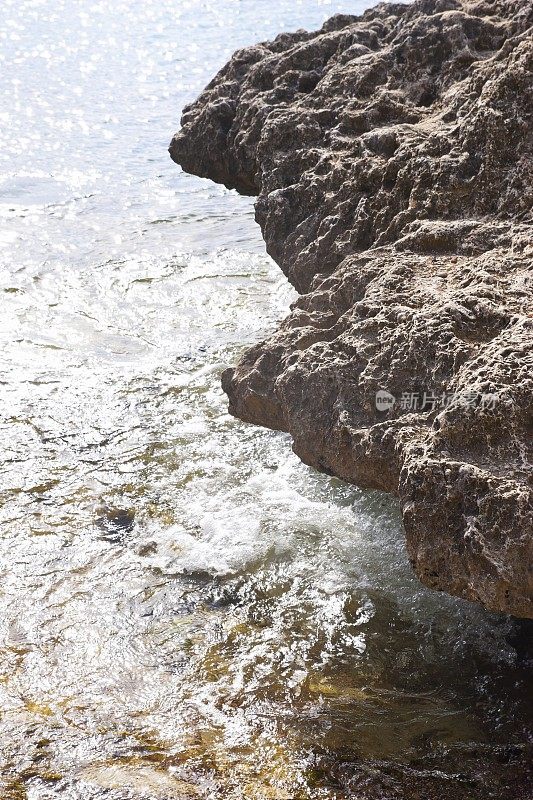 悬崖与深度冲浪