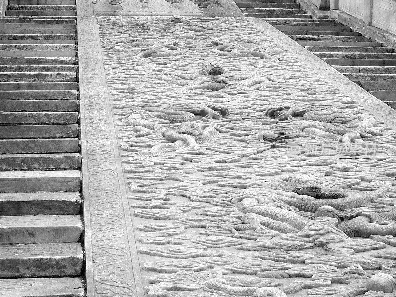 紫禁城中大理石浮雕的龙玩珍珠