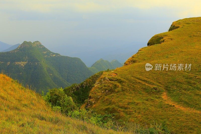 峡谷草甸，壮观的晚霞，巴西的南大草原