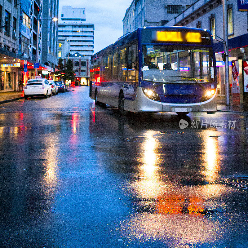 新西兰奥克兰市中心的公交车