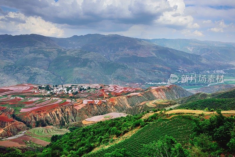 世界上第二壮丽的红色土地-峡谷和01村