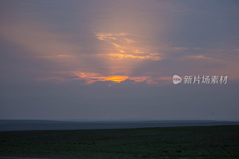 蒙古:巴彦淖尔的日出