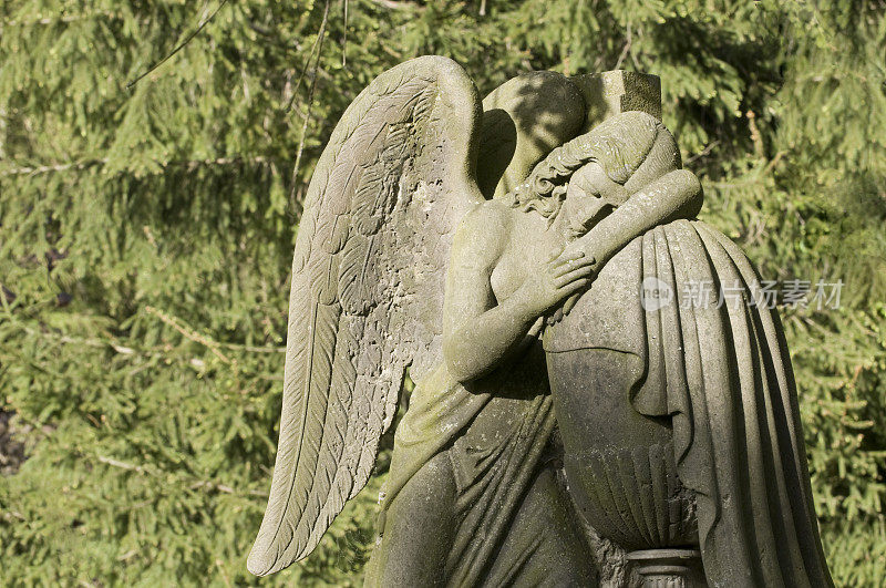 墓地里沉睡的天使