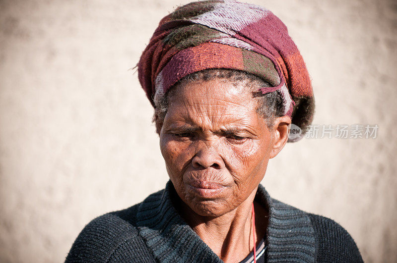贫穷的非洲的祖母