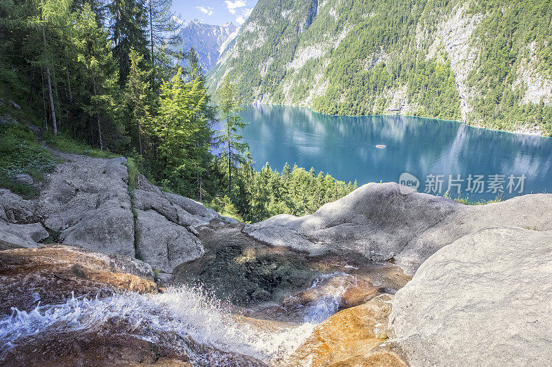 Königsbachfall贝希特斯加登国家公园的瀑布，可以看到Königssee