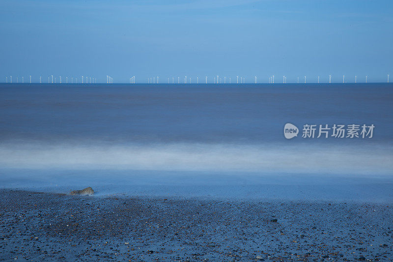 北海，英国东海岸，赫尔海和海滩，近海有风力发电场