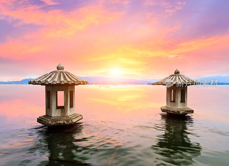 日落时的杭州西湖景色，中国