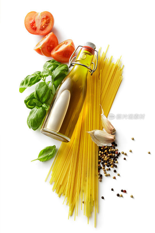 意大利菜:意大利细面条，橄榄油，番茄，罗勒，大蒜和胡椒粒