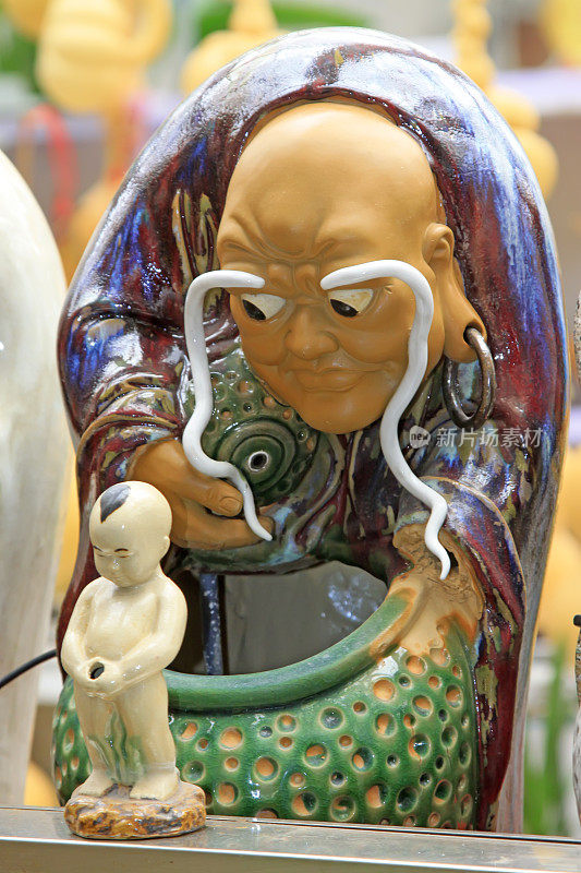 白眉罗汉雕塑，陶瓷制品