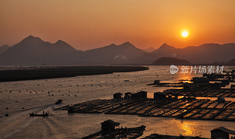 日落时分的渔家，福建霞浦，中国