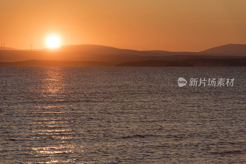 爱琴海和土耳其海岸的日出