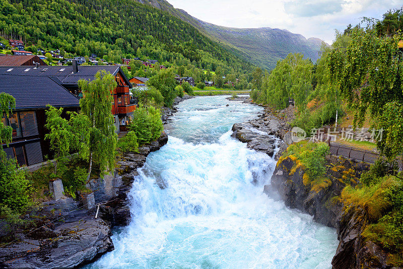普雷斯特福森瀑布在洛美，挪威