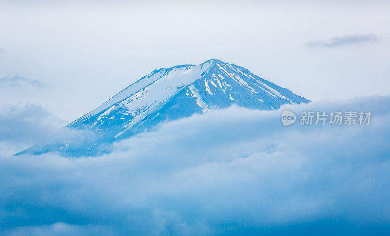 富士山日本火山山接近蓝天