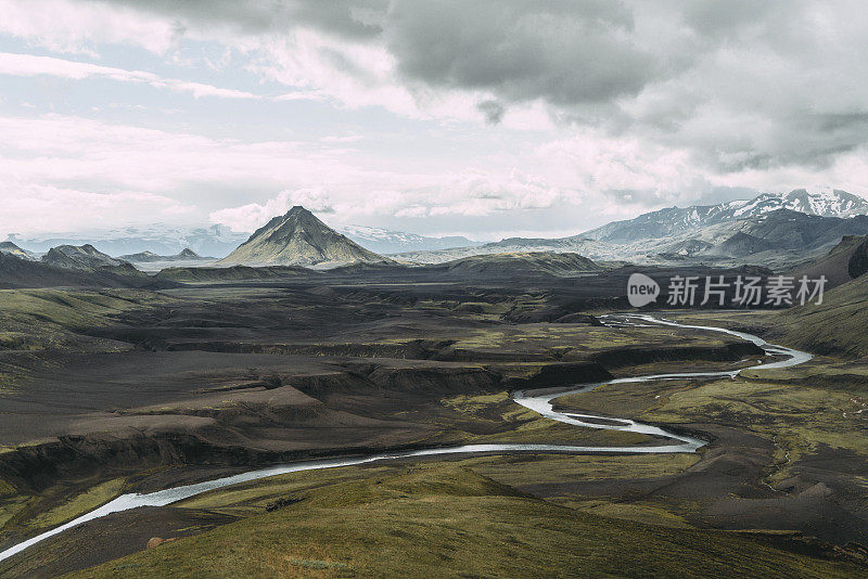 日落时分的Thórsm?rk河谷风景