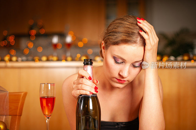 圣诞节期间独自饮酒的抑郁成年女性