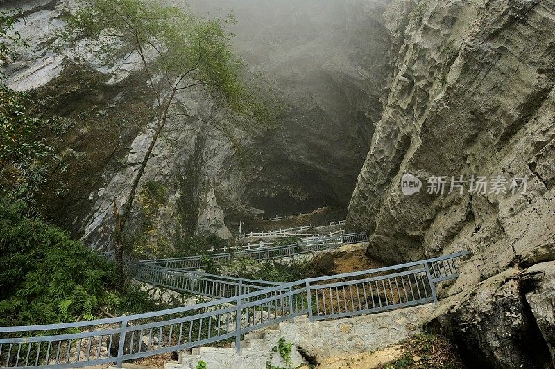 中国百色巨大的溶洞