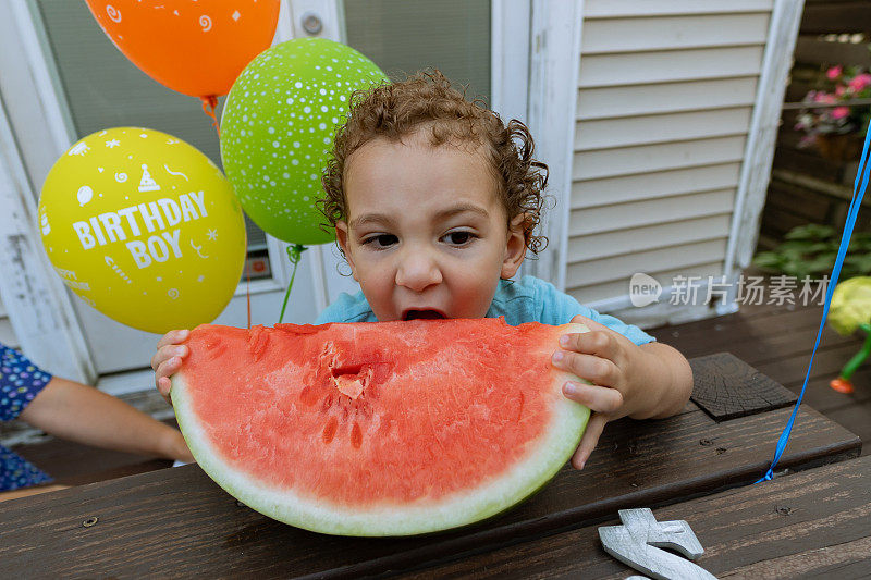 孩子们用健康的方式庆祝生日