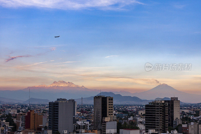 墨西哥城市中心有火山