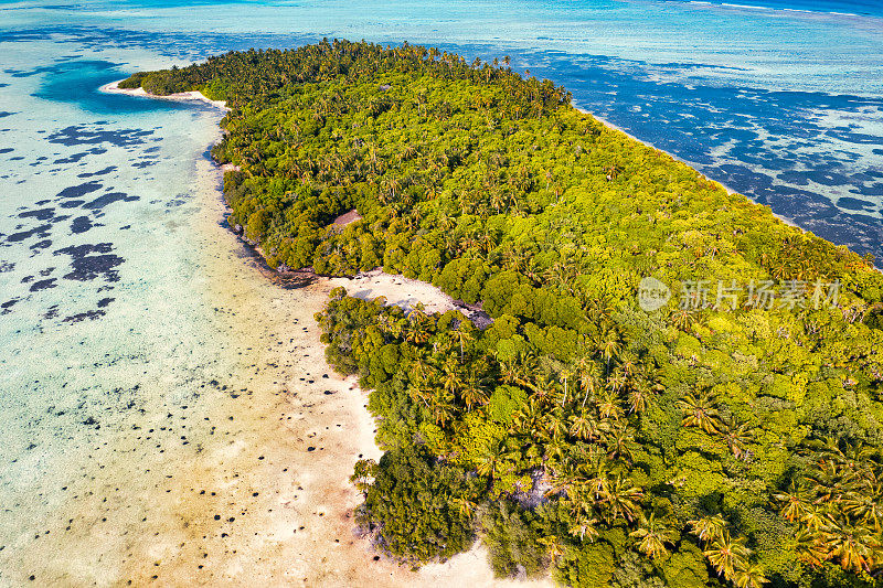 无人机拍摄的马尔代夫荒岛