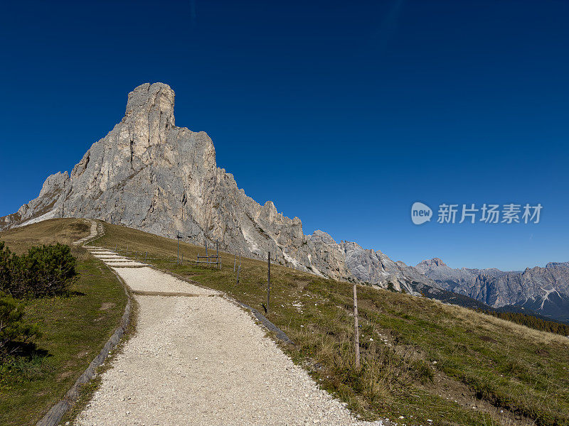 白云石山脉