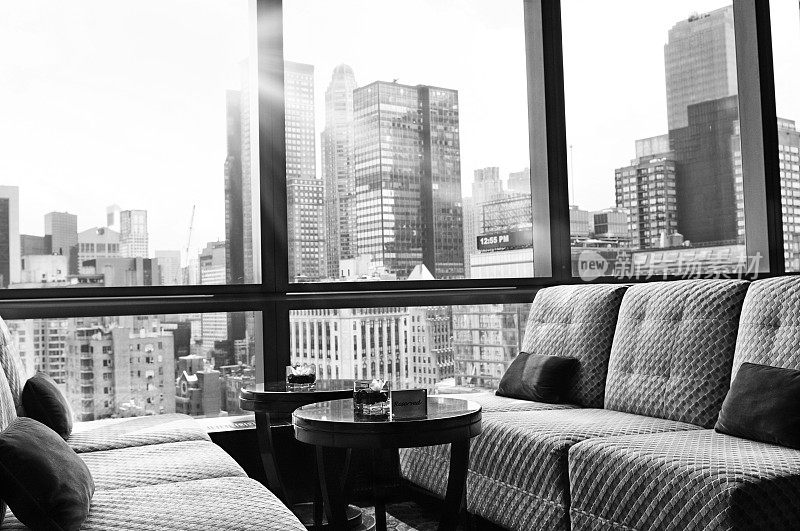 从窗口看曼哈顿。