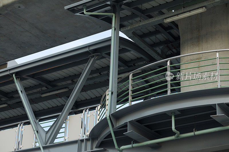 曼谷Phahonyothin路新BTS轻轨线下人行天桥的细节