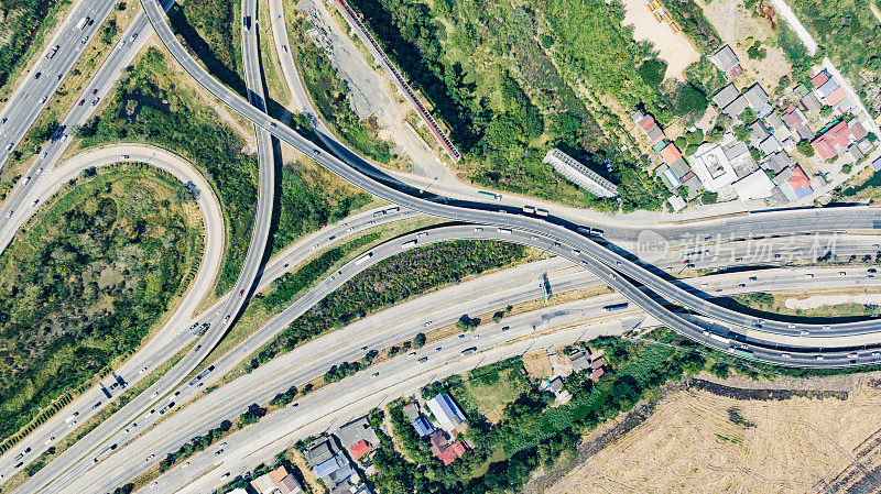 大型公路立交鸟瞰图。