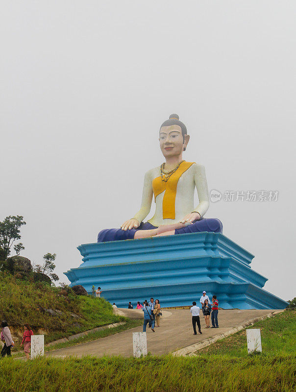 波哥高原上的巨大女神雅毛雕像