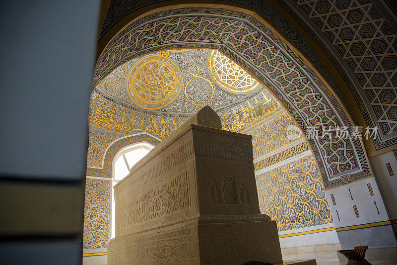 乌兹别克斯坦重要历史学家纪念碑