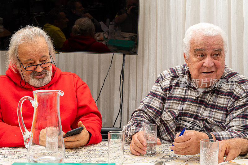 70岁的友谊:温馨的家庭聚会