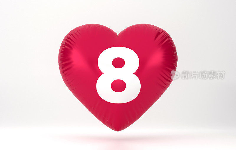 心形的红色气球，上面写着“8”。