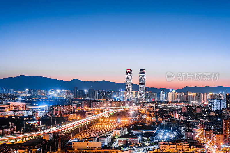 中国云南昆明双塔高架桥夜景