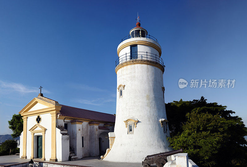 中国澳门Guia炮台的灯塔和教堂