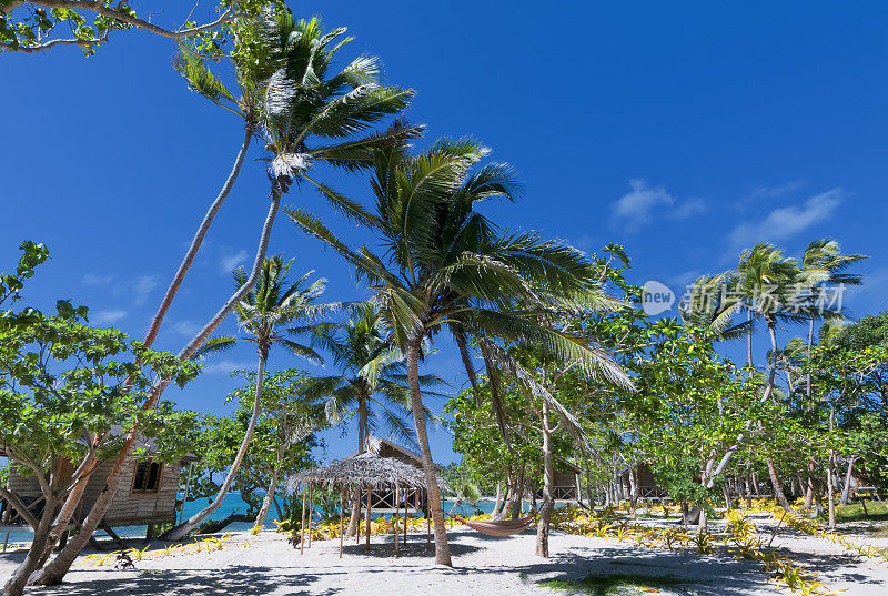 度假村位于热带天堂白沙滩