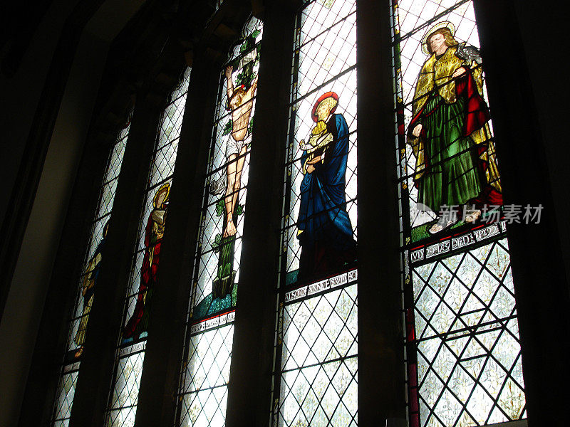 兰达夫大教堂彩色玻璃窗
