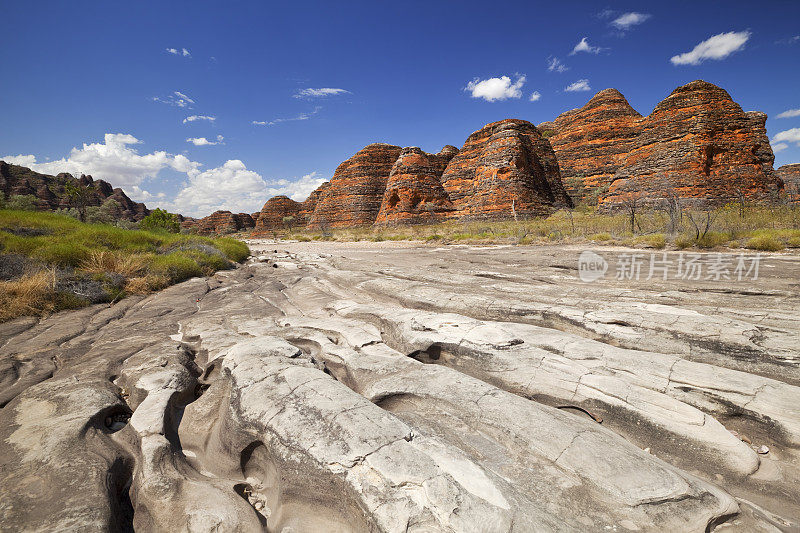 西澳大利亚普鲁卢鲁国家公园干涸的河床